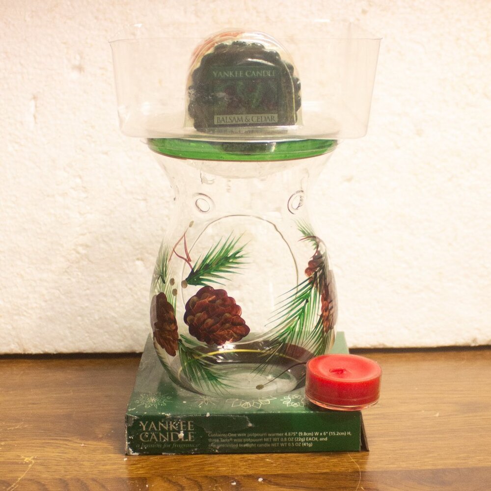 Unused Yankee Candle Wax Warmer with Christmas Themed Tarts